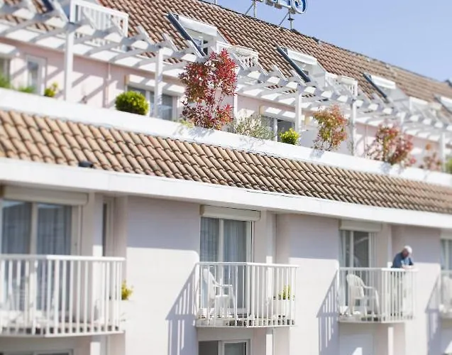 Thermes Les Ecureuils-dax Hotel 2*